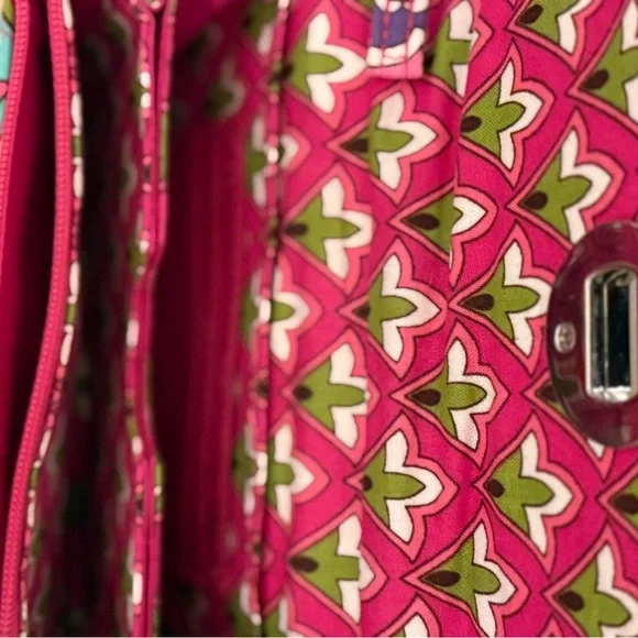 Vera Bradley Pink Swirls Your Turn Lock Smartphone Wristlet Wallet - Excellent - Picture 6 of 9